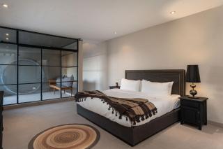 The Glasshouse, Contemporary 5BR Home with Pool & Rooftop - 8