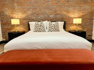 Brick & Bed, Riverfront Loft - 2 Bedroom - 8