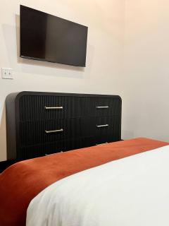 Brick & Bed, Riverfront Loft - 2 Bedroom - 2