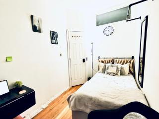 UES Manhattan ROOM #1 In Shared Apartment - 0
