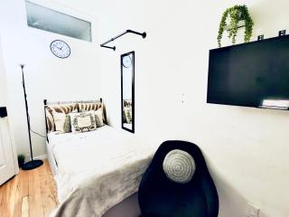 UES Manhattan ROOM #1 In Shared Apartment - 1