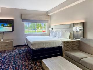 Reston Inn & Suites - 4