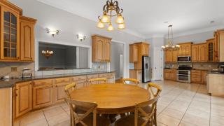 Whitetail Cove by AvantStay Lakefront w Pool Private Dock Sleeps 20 - Terrell - 9