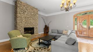 Whitetail Cove by AvantStay Lakefront w Pool Private Dock Sleeps 20 - Terrell - 8