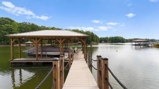 Whitetail Cove by AvantStay Lakefront w Pool Private Dock Sleeps 20 - Terrell - 5
