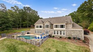 Whitetail Cove by AvantStay Lakefront w Pool Private Dock Sleeps 20 - Terrell - 1