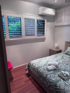 Leafy Escape Right By The City James St AC - 7