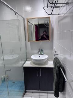 Leafy Escape Right By The City James St AC - 4