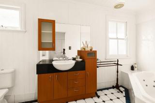 Leafy Hawthorne Haven Pool Gym & City Convenience - 4