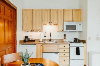 Kintla Ridge Suite Near Logan Hospital - 9