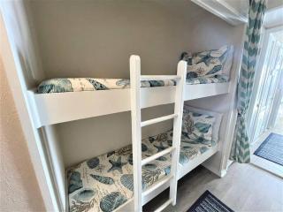 Admiral's Row 203 - Beach Front Sunrises - 4