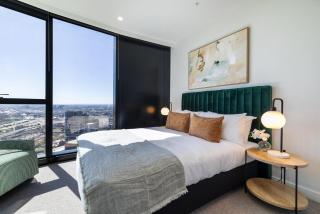 A beautifully designed, high-floor 1-bd apartment - 3