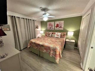 Admiral's Row 424 - Top Floor Sunrises - 1