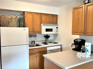 Breakers 221 - Walk to Beach, Shops and Dining - 8