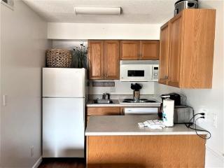 Breakers 221 - Walk to Beach, Shops and Dining - 7