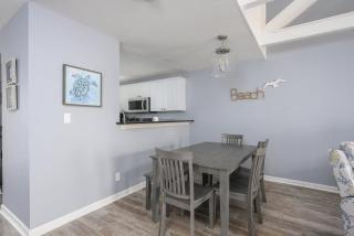 Queens Grant Unit 751 - 6