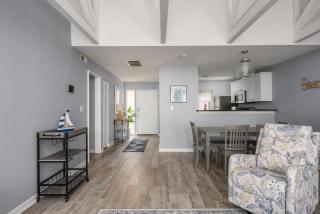 Queens Grant Unit 751 - 4