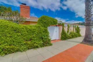 La Jolla Shores Hideaway is located 2 blocks from the Beach - dog friendly and great for families - 8