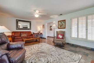 La Jolla Shores Hideaway is located 2 blocks from the Beach - dog friendly and great for families - 2