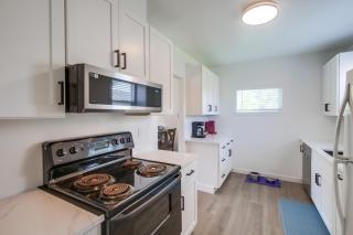 Emerald Sea - 2 BD beach cottage with large yard - pet friendly - 1