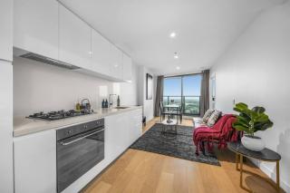 Sky Apartment with Bay view in CBD with Poo & Gym - 4
