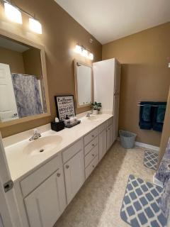 Lovely 2-bedroom condo, close to beaches - 8