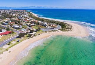 Leander Beach House Sleeps 13 dogs welcome and pool table - 9