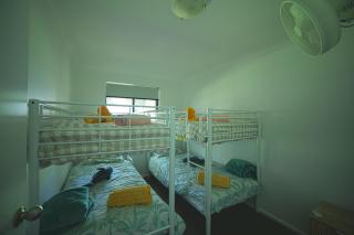 Leander Beach House Sleeps 13 dogs welcome and pool table - 3