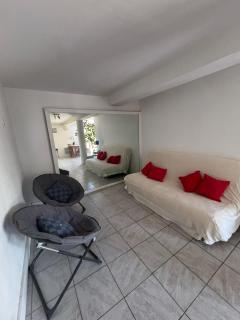 Rez de villa de 45 m2 Afa calme et fleuri - 6