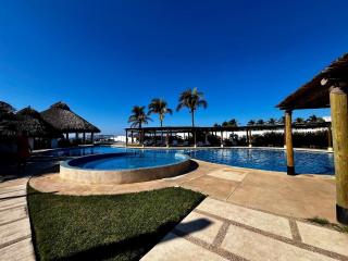 Departamento con club de playa en Acapulco Diamante - 1