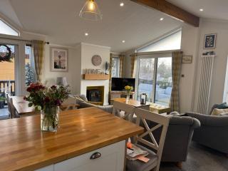 Beautiful Lodge With Decking In Dorset, At Rockley Park Holiday Park Ref 57032Cp - 0