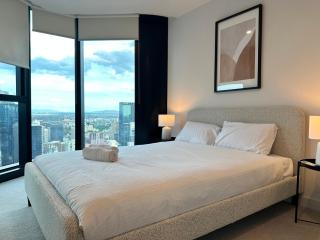 380 Melbourne - High-Rise City View Apt in CBD - 3