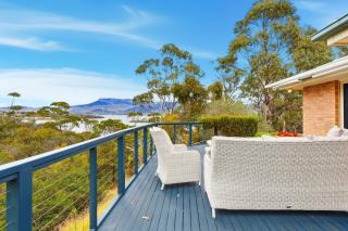 Wallaby Hill - Gorgeous Views - 3 Bedroom House - 6