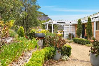 Wallaby Hill - Gorgeous Views - 3 Bedroom House - 4