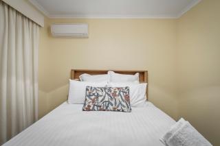 Wallaby Hill - Gorgeous Views - 3 Bedroom House - 1