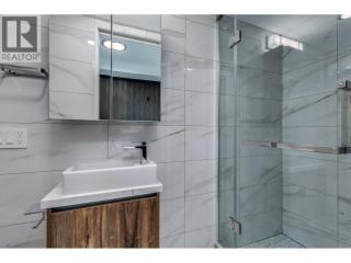 High End Living in Spacious Downtown Apartment - 2