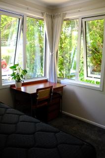 Private cozy new renovated bedroom, double glazed, 2 minutes to highway - 3