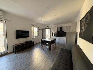 Calypso - 3BR 2BA Prime Location, Mercury View - 0