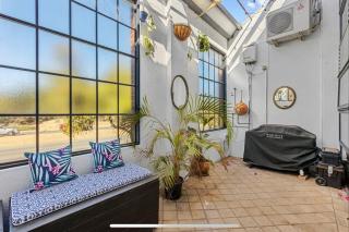 5 North Freo 2BR Supercool Pad & Parking - 4