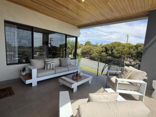 23 Coastline 3-Level Luxe Home Theatre &Pool House - 3