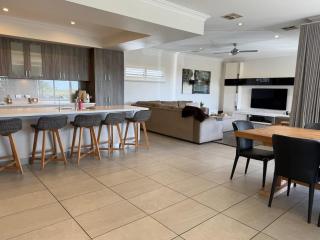 23 Coastline 3-Level Luxe Home Theatre &Pool House - 1