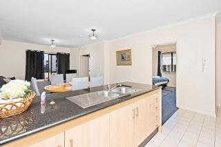 46 Hay St Hideaway Central 2BRparking - 2