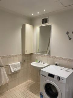 408 Abundant Abode CBD 1BR Best Location & Balcony - 5