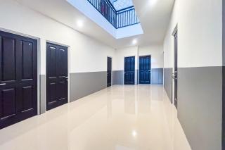 RedDoorz near Exit Toll PIK 2 - 4