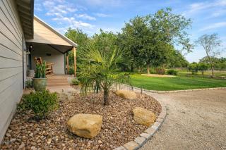 Cherry Creek Cottages Peaceful Farm Stay Pets Welcome - 6