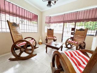 Jacuzzi Haven Villa - 5