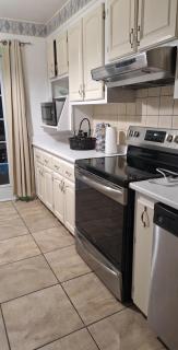 3 bedroom main level of the house all yours - 8