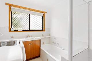 Riverfront Motel & Restaurant - 2