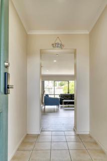 Relaxing 3BR Home by Wattle Downs Reserve - 8
