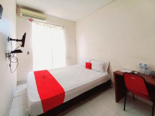RedDoorz near UNESA Citraland Surabaya - 0